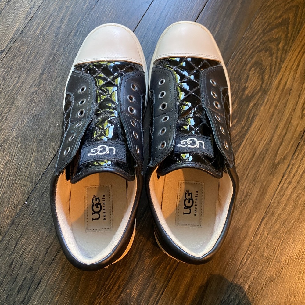 Womens UGG fashionable sneakers